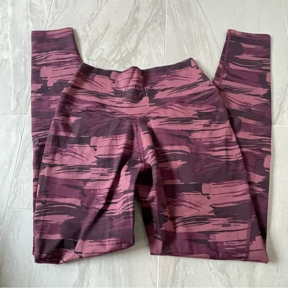 Alphalete Surface Power Legging in Burgundy Canvas Camo - Picture 5 of 8
